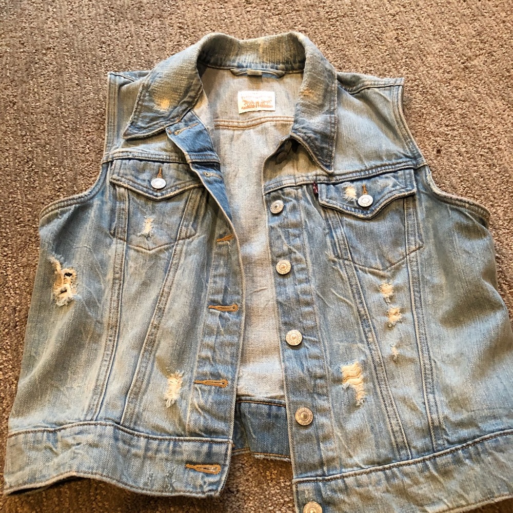 Levi distressed denim vest Large